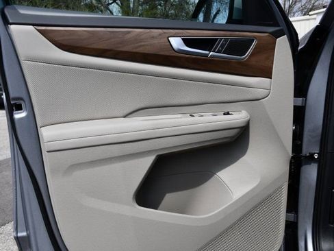 New 2026 Volkswagen Atlas SE image 10