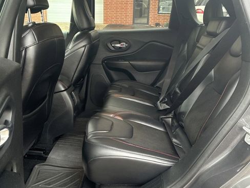 Used 2019 Jeep Cherokee Trailhawk w/ Cold Weather Group image 16