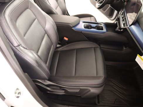 Used 2025 Chevrolet Equinox EV LT w/ LPO, Blackout Package image 12