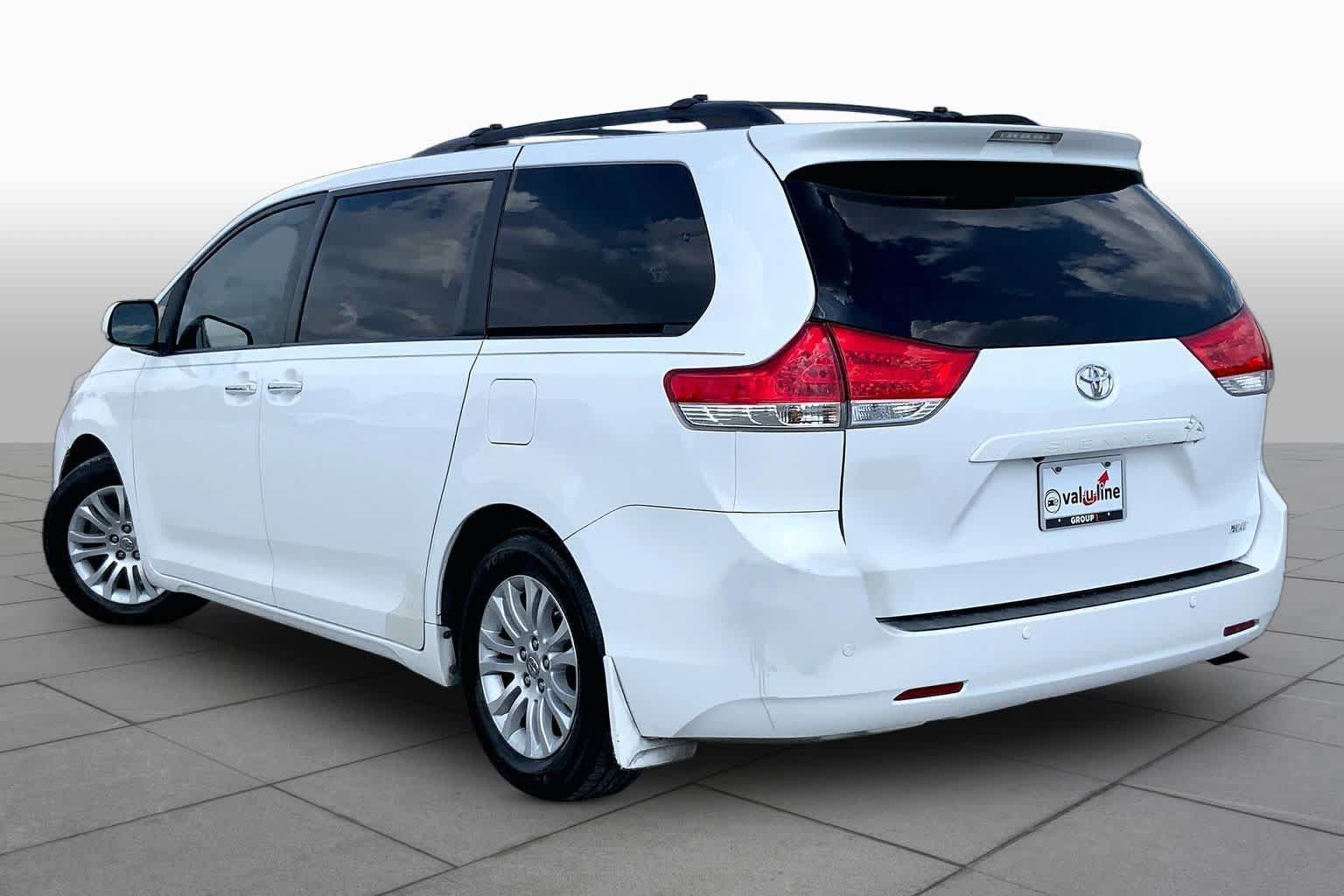 Used 2011 Toyota Sienna XLE w/ XLE Navigation Pkg FWD image 11