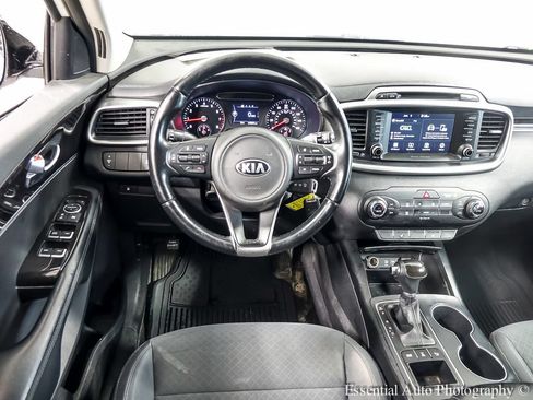 Used 2017 Kia Sorento AWD w/ LX Convenience Package image 12