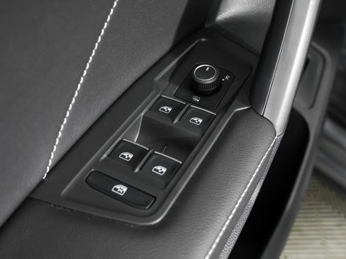 Certified 2024 Volkswagen Tiguan SE AWD/4WD image 34