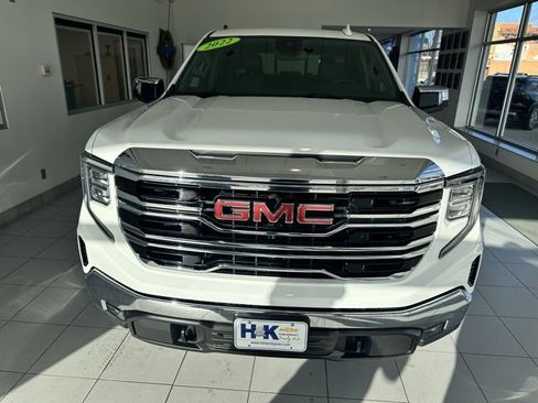 Used 2022 GMC Sierra 1500 SLT w/ SLT Convenience Package image 2