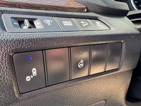 Used 2017 Hyundai Santa Fe Sport FWD image 17