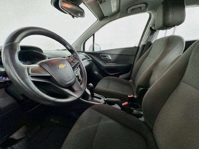 Used 2018 Chevrolet Trax LS FWD image 17