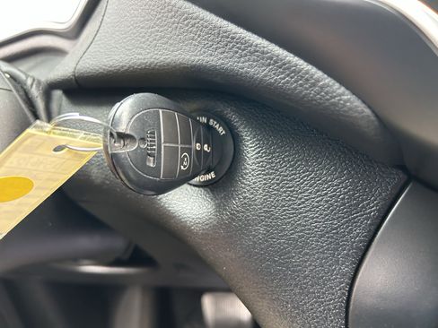 Used 2020 Jeep Cherokee Latitude w/ Cold Weather Group image 16