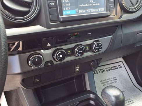 Used 2017 Toyota Tacoma SR AWD/4WD image 8
