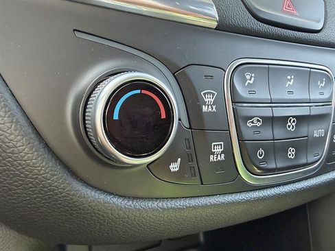 Used 2019 Chevrolet Equinox LT AWD/4WD image 40