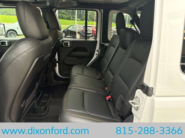 Used 2025 Jeep Wrangler Unlimited Sahara AWD/4WD image 23