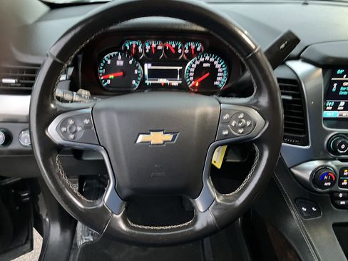 Used 2018 Chevrolet Suburban LT image 10