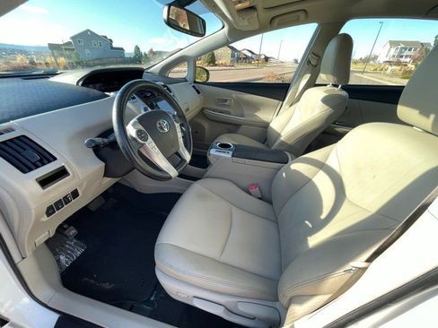 Used 2014 Toyota Prius V Five image 11