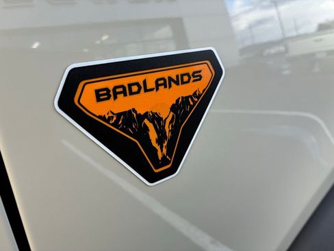Used 2025 Ford Bronco Badlands image 10