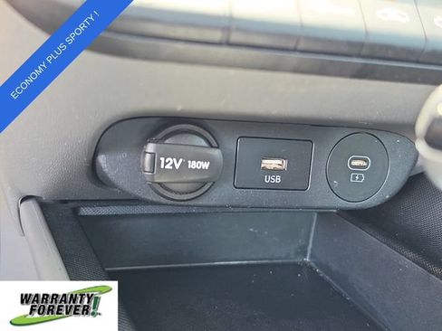 Used 2024 Hyundai Elantra SEL FWD image 25