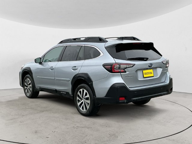 Used 2025 Subaru Outback Premium AWD/4WD image 7