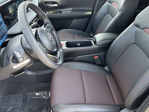 New 2026 Nissan Kicks SR FWD image 28