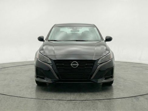Used 2025 Nissan Altima 2.5 SV image 2