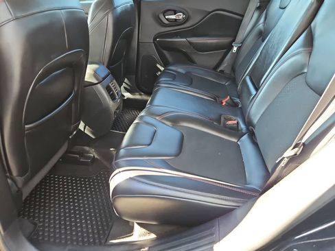 Used 2020 Jeep Cherokee Trailhawk w/ Comfort/Convenience Group AWD/4WD image 19