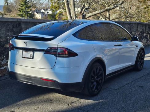 Used 2022 Tesla Model X image 12