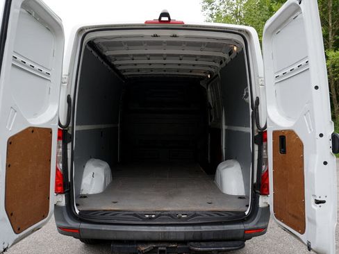 Used 2019 Mercedes-Benz Sprinter 1500 image 25