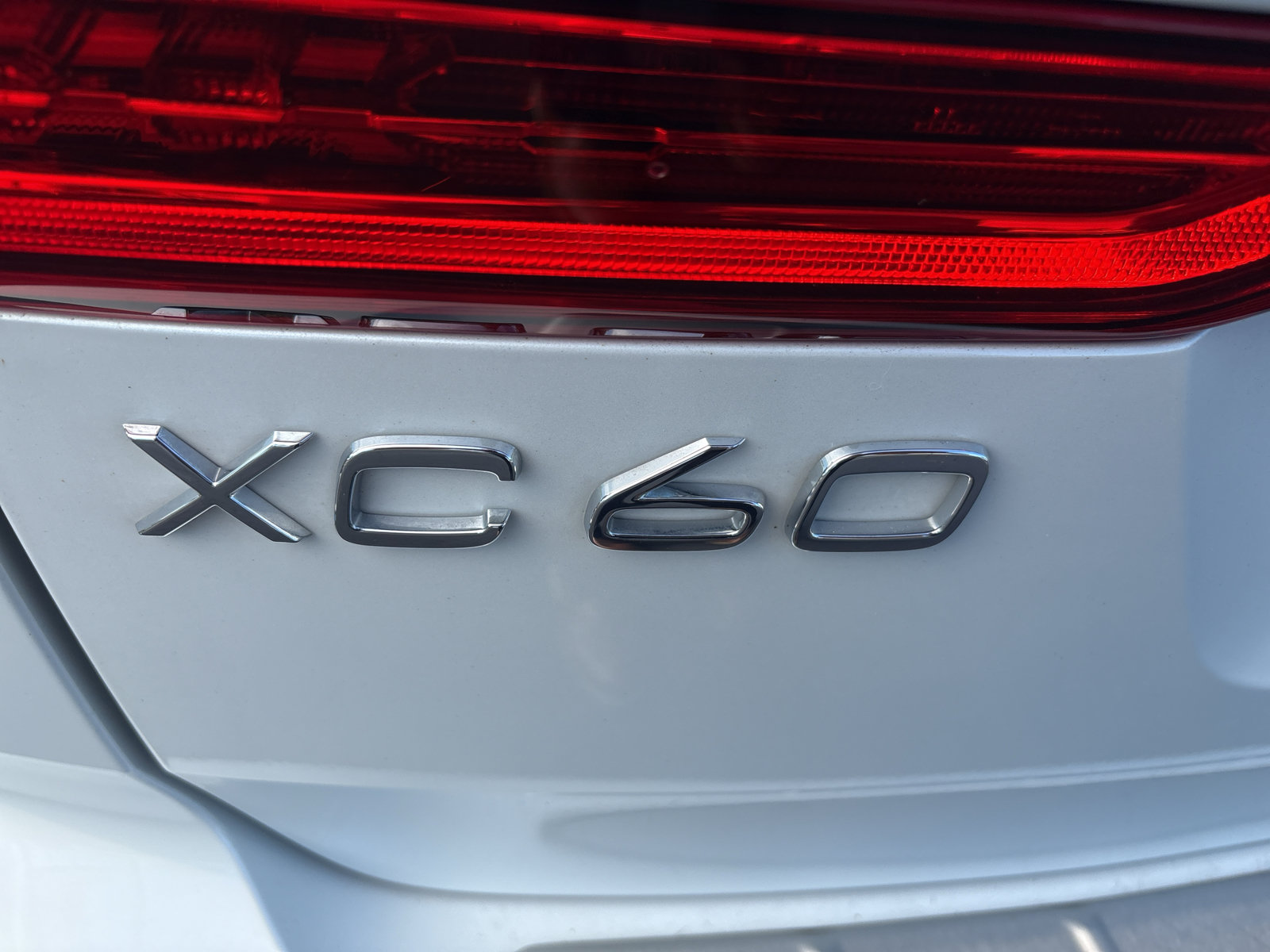 Used 2025 Volvo XC60 T8 Ultra w/ Protection Package Premier AWD/4WD image 8