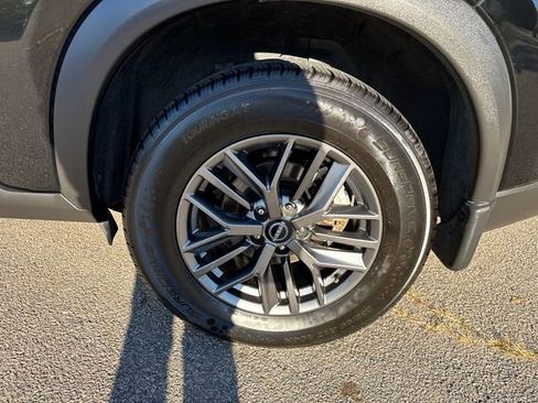 Used 2023 Nissan Rogue S image 16