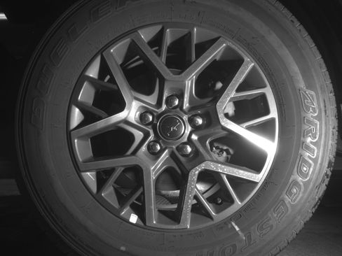 Used 2025 Jeep Wrangler Sahara image 12