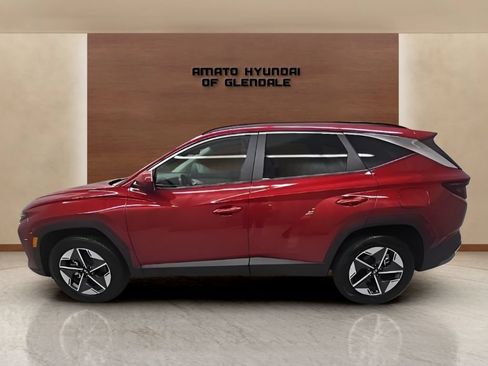 Certified 2025 Hyundai Tucson SEL AWD/4WD image 2