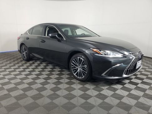 Used 2022 Lexus ES 300h w/ Premium Package image 2