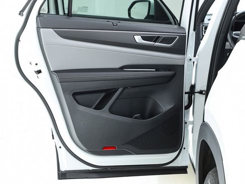 New 2026 Volkswagen Atlas Cross Sport SEL image 17