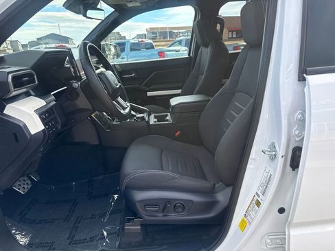 Used 2024 Toyota Tacoma TRD Sport w/ TRD Sport Upgrade Package image 9