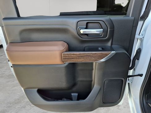 Used 2020 Chevrolet Silverado 2500 High Country w/ Z71 Off-Road Package image 17