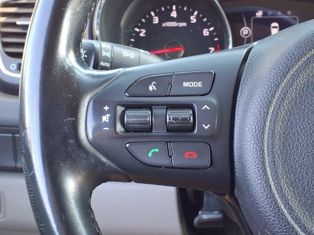 Used 2017 Kia Sedona LX w/ LX Essentials Premium Package FWD image 24