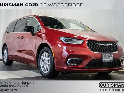 Certified 2025 Chrysler Pacifica Select