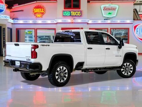 Used 2021 Chevrolet Silverado 2500 Custom w/ Custom Value Package image 3