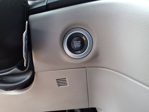 Used 2022 Chrysler Pacifica Touring-L FWD image 16