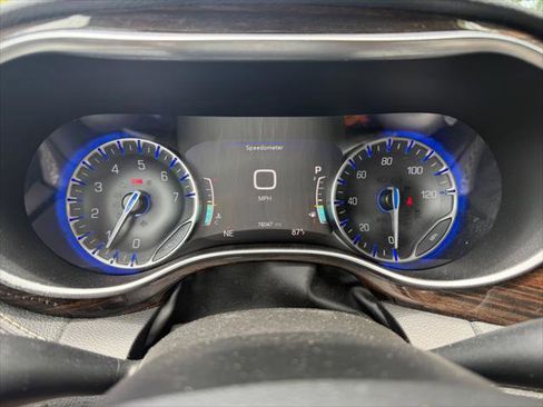 Used 2023 Chrysler Pacifica Limited FWD image 25