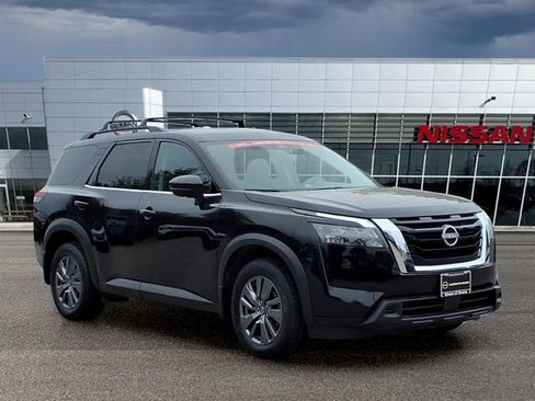 Certified 2024 Nissan Pathfinder SV AWD/4WD image 1