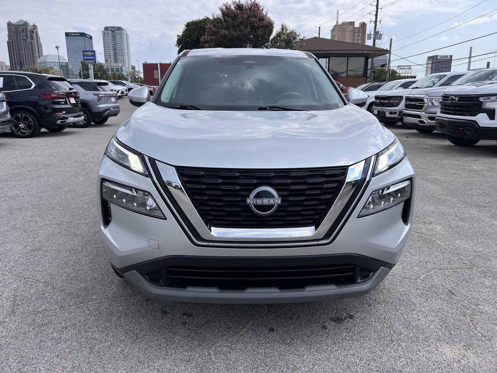 Used 2023 Nissan Rogue SV AWD/4WD image 27