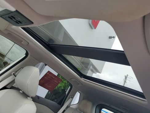 Certified 2021 Nissan Rogue SV w/ Premium Package FWD image 6