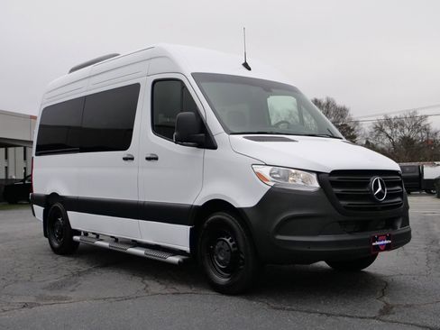 Used 2024 Mercedes-Benz Sprinter 2500 image 4