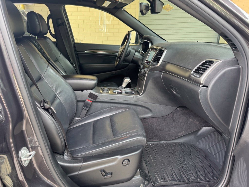 Used 2018 Jeep Grand Cherokee Limited AWD/4WD image 29