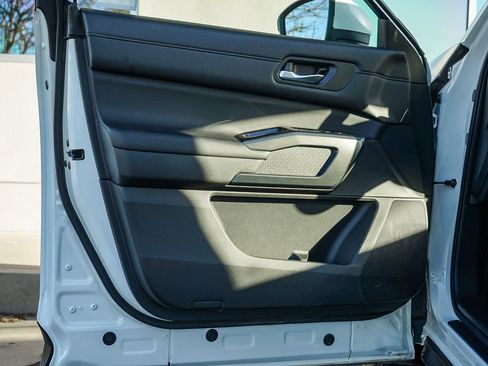 Used 2024 Nissan Pathfinder SL image 19