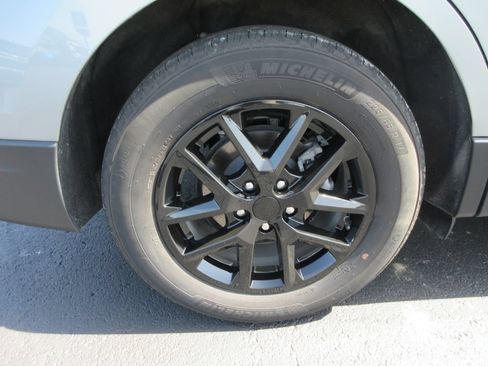 Used 2024 Chevrolet Equinox LT w/ LPO, Floor Liner Package FWD image 10