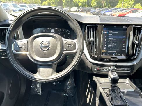 Used 2019 Volvo XC60 T5 Momentum w/ Multimedia Package AWD/4WD image 8