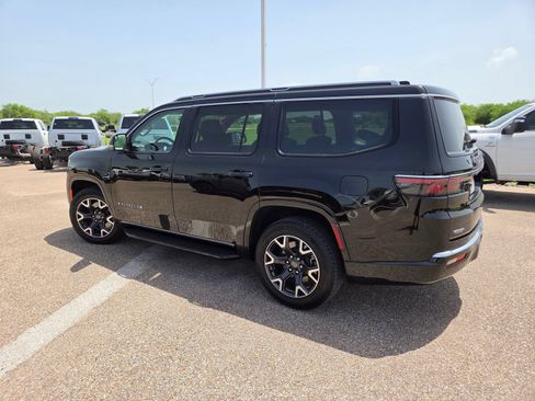 Used 2024 Jeep Wagoneer Series III AWD/4WD image 4
