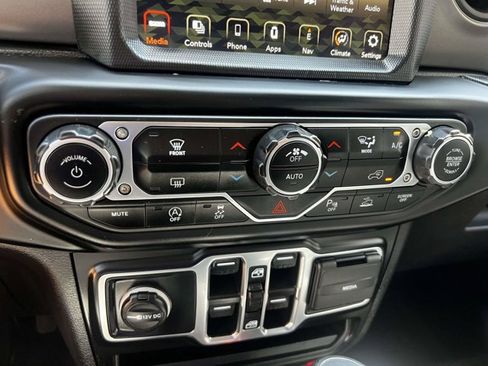 Used 2023 Jeep Wrangler Unlimited Sport AWD/4WD image 28