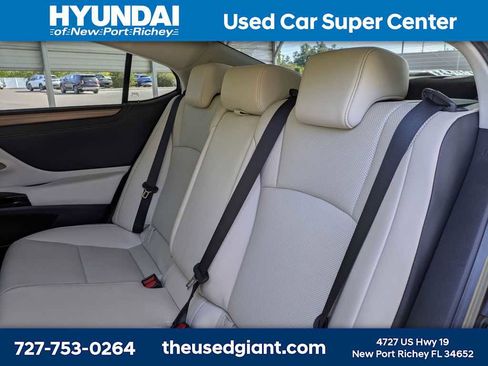 Used 2025 Lexus ES 350 w/ Premium Package FWD image 13