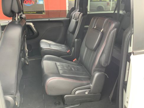Used 2019 Dodge Grand Caravan GT FWD image 12