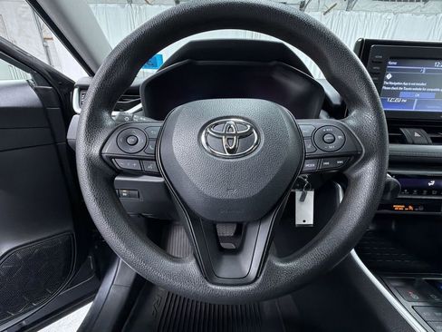 Used 2022 Toyota RAV4 LE image 6