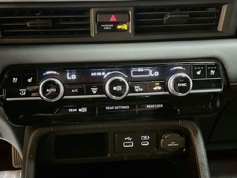 Used 2025 Honda Pilot Black Edition image 16